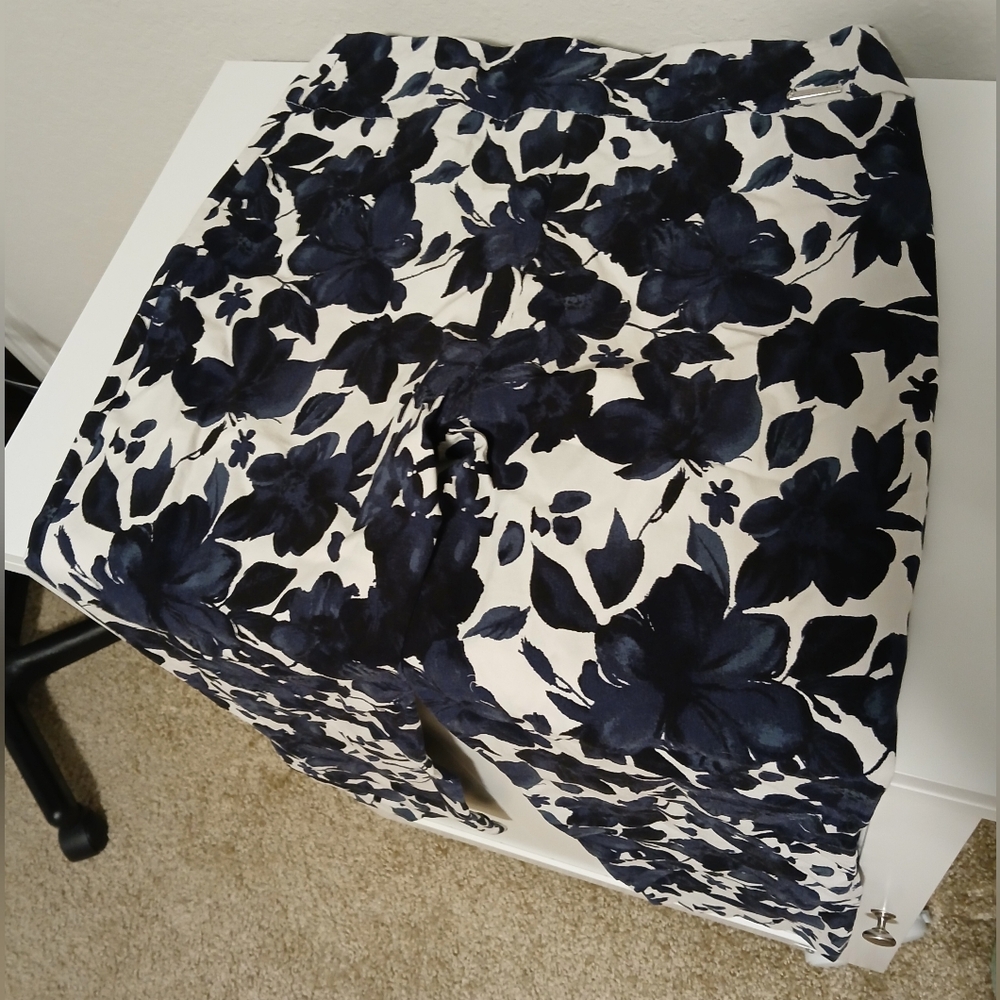 Joseph Ribkoff Floral Dress Pants‎ - Picture 8 of 10